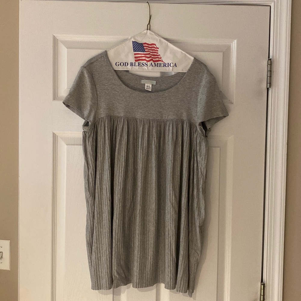 Cadeau Italian Designer gray tunic top. Brand new. Size large.